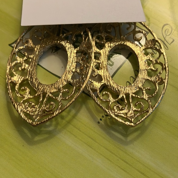 Vintage Dainty Gold Tone Oval Dangling Earrings with Rhinestones & White Beads - Picture 4 of 4